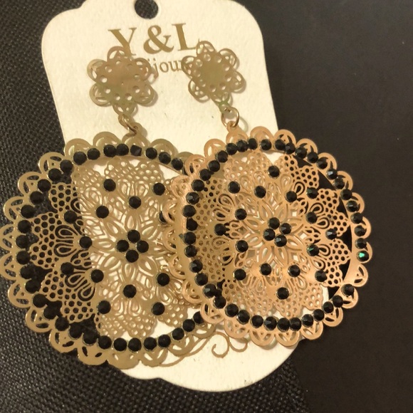 🖤Gorgeous Black &Gold Costume Earrings! 🖤 - Picture 2 of 2